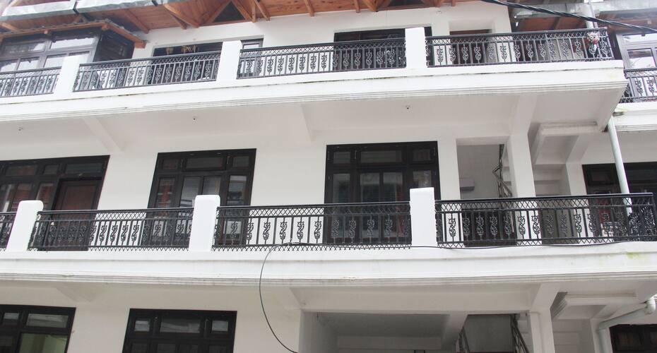 Hill Woods Resort, Nainital 1